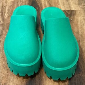 Jeffrey Campbell Vibrant Green Platform Clogs size 11